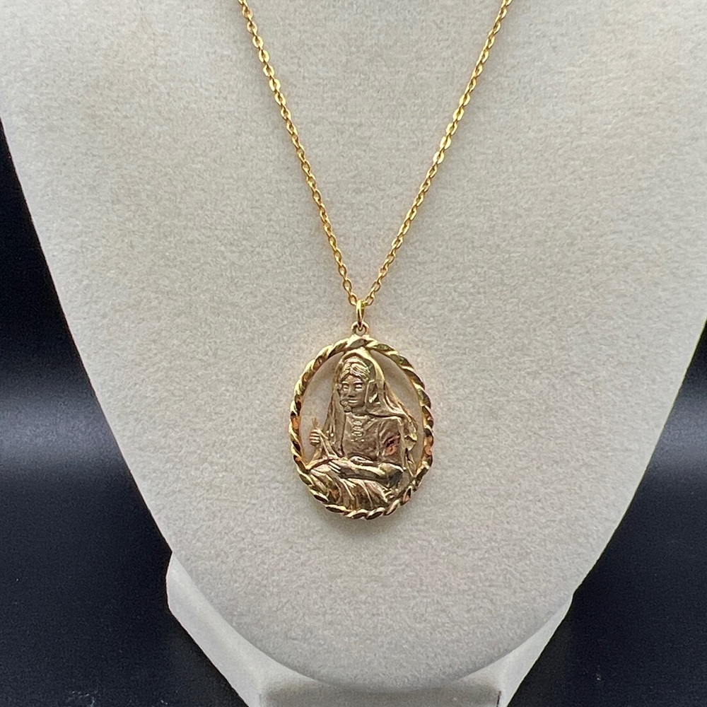 Gold Oval Mary Pendant Necklace